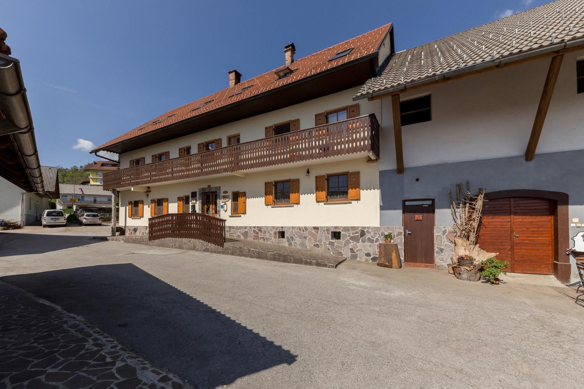 Pr' Koncovc Apartment Kranj Luaran gambar